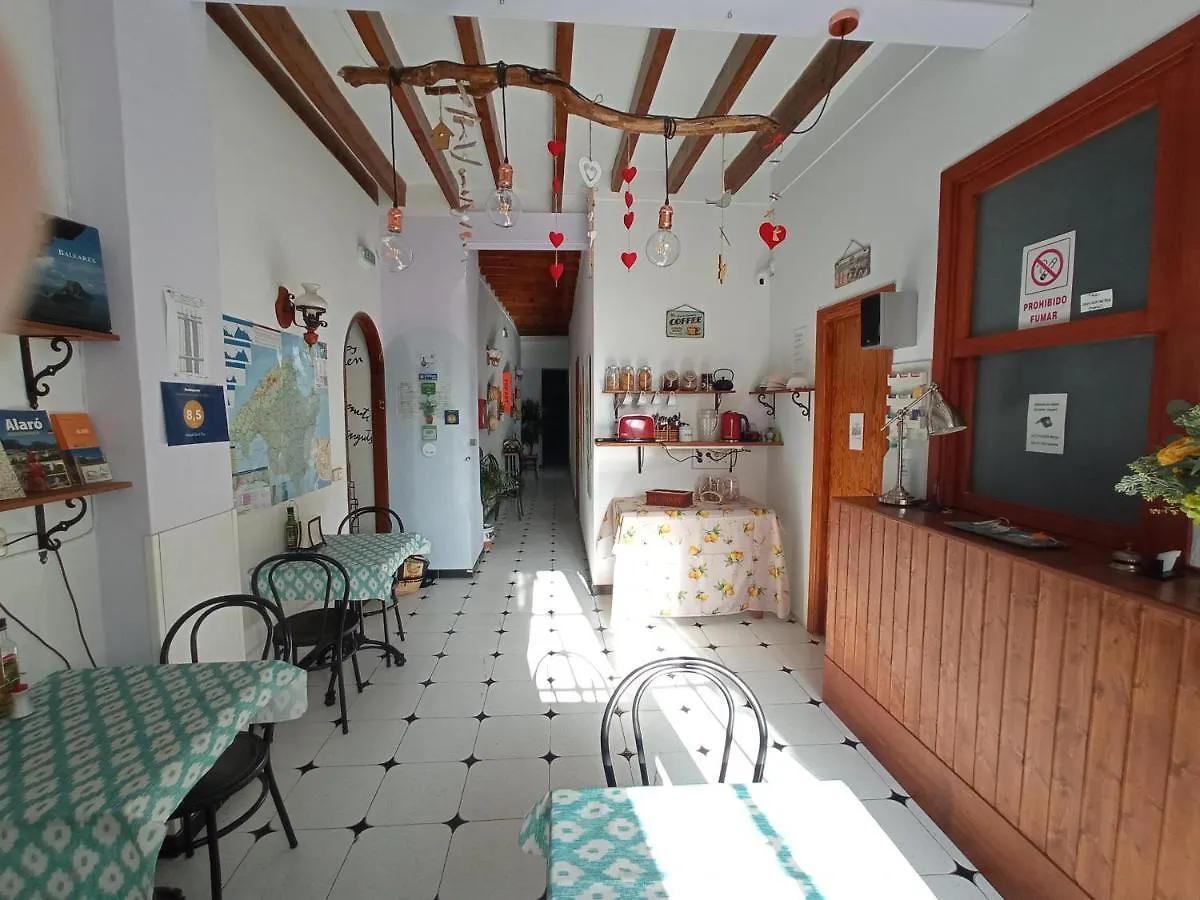 Hostal Ca'N Tiu Alaro Guest house